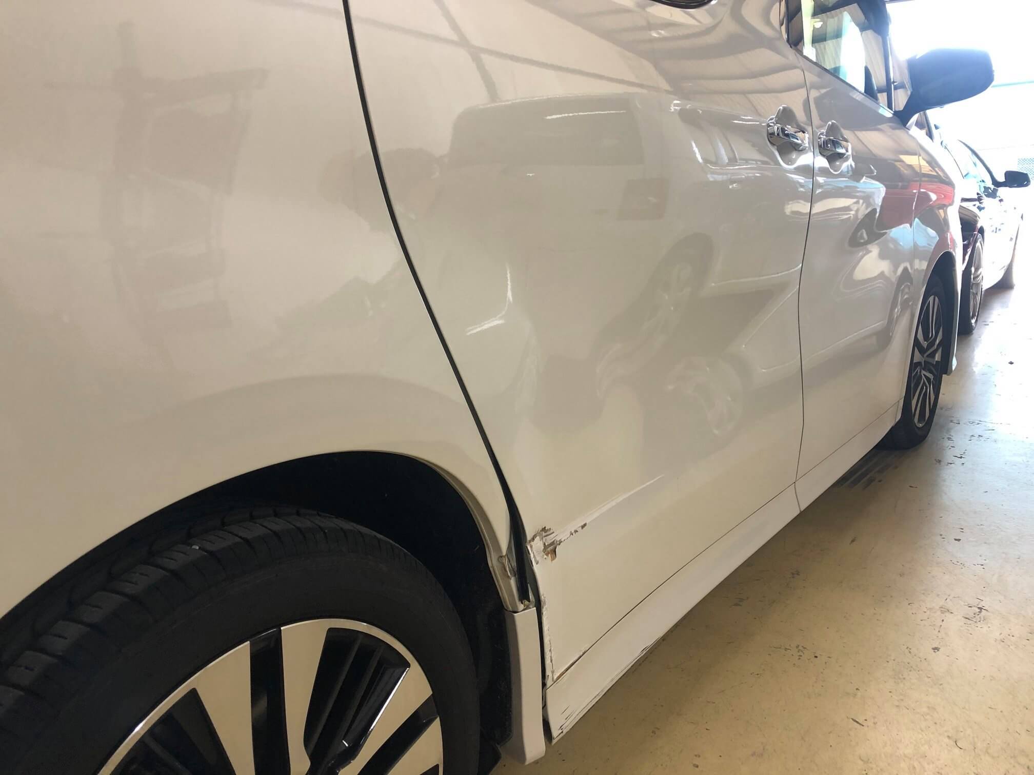 トヨタ アルファード 修理 リペア 輸入車販売 福岡スーペリア (SUPERIOR Auto Collision Repair TOYOTA